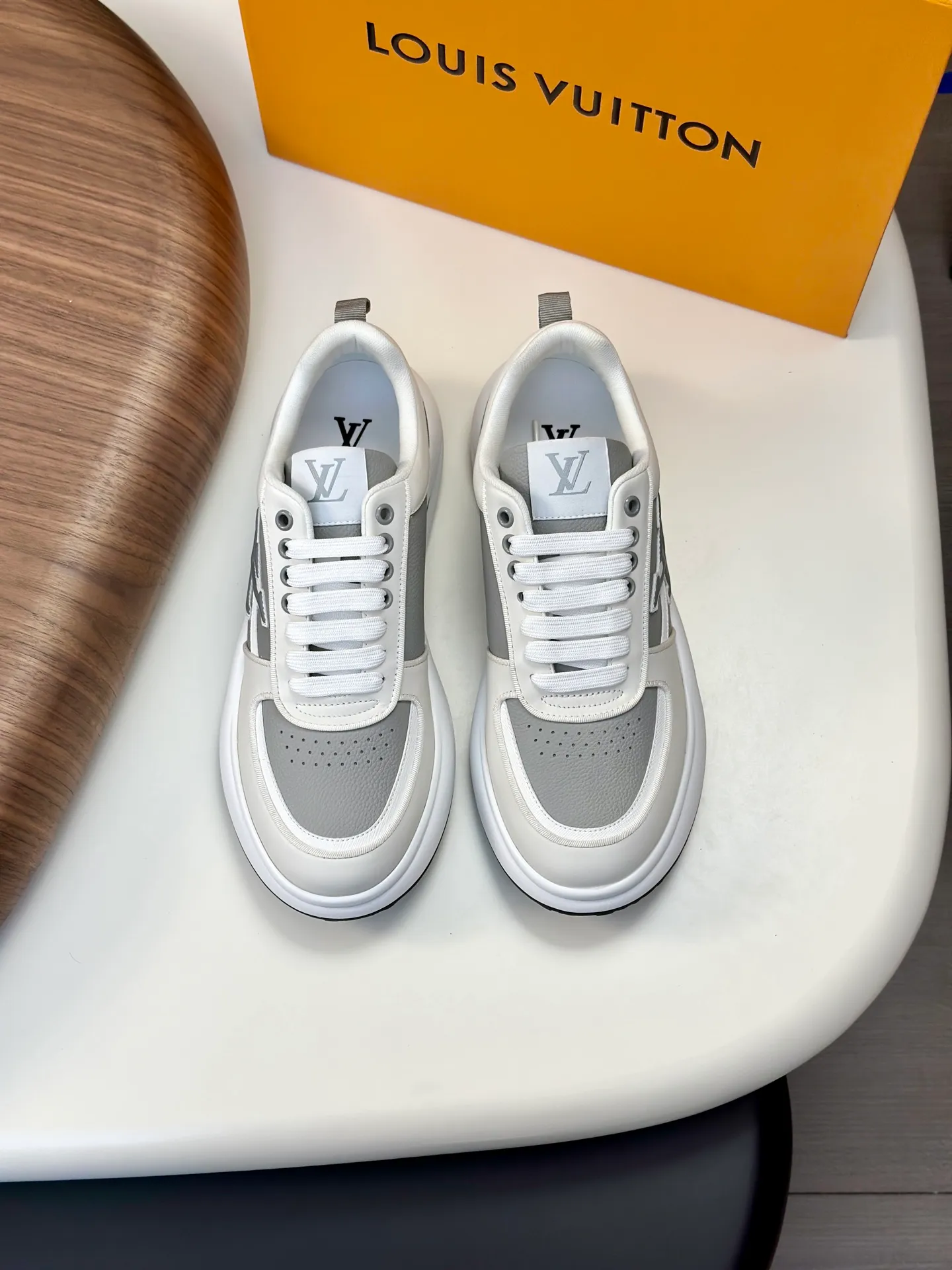 Men's shoes💰780 Lv 🔍Top purchasing agent🇮🇹 Louis Vuitton, the sports sneaker counter is synchronized, the uppers are imported from Italy, high-quality splicing colorful and complex crafts, the imported mesh padding is soft and comfortable, soles: original soles specially provided by the original factory, T men's men's shoes 💰U exclusive movable molded soles are super comfortable, original factory and single goods, 🔍🔍high quality, you can enter and leave the counter at will, welcome to compare, code number 38-44 (customized 45)